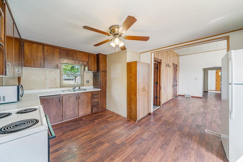 Photo of 318 W Nye STREET, Hortonville, WI 54944 (MLS # 50325250)