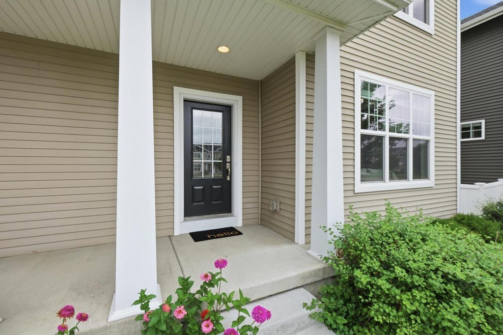 Photo of 1042 O'Keeffe AVENUE, Sun Prairie, WI 53590 (MLS # 2031573)