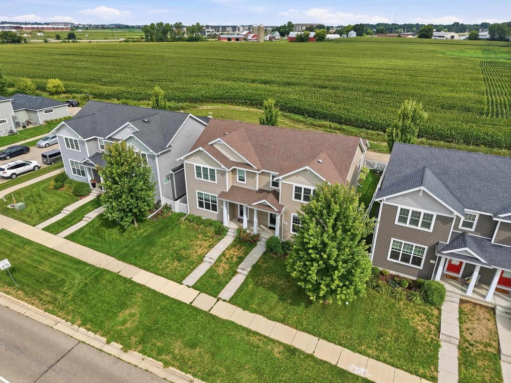 Photo of 1042 O'Keeffe AVENUE, Sun Prairie, WI 53590 (MLS # 2031573)