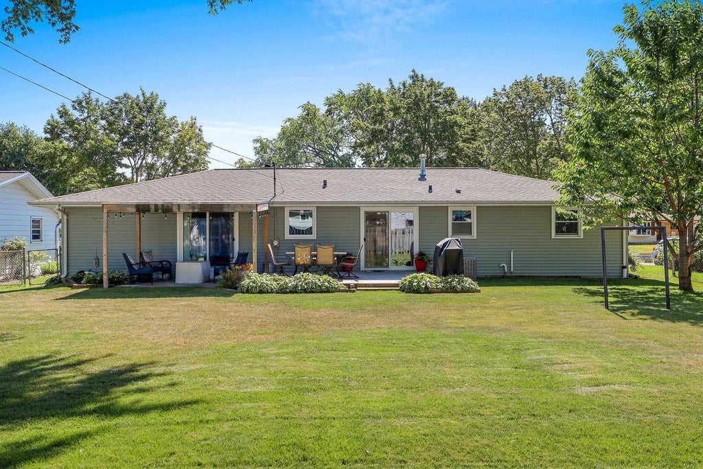 Photo of 1016 Chantel STREET, Green Bay, WI 54304 (MLS # 50331255)