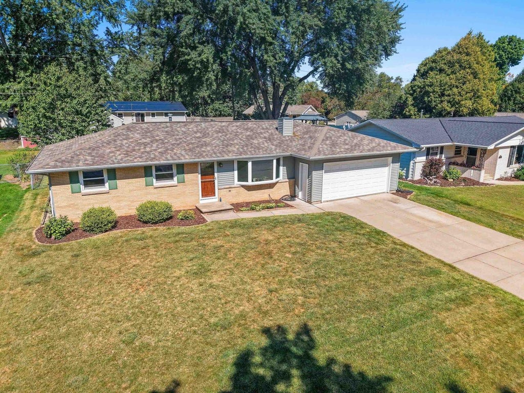 Photo of 1016 Chantel STREET, Green Bay, WI 54304 (MLS # 50331255)