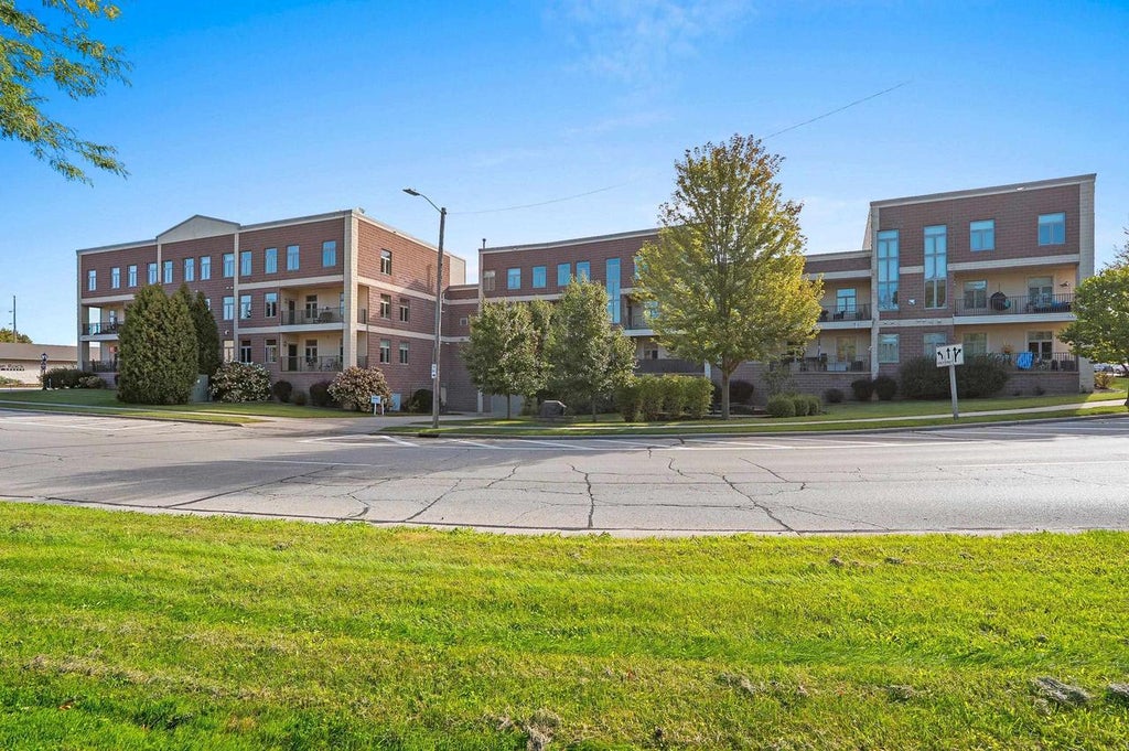 Photo of 555 Main AVENUE #208, De Pere, WI 54115 (MLS # 50333493)