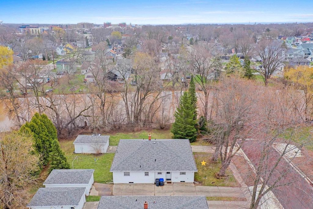 Photo of 801 Caroline STREET, Neenah, WI 54956 (MLS # 50323816)