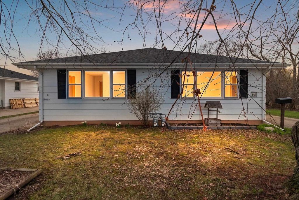 Photo of 801 Caroline STREET, Neenah, WI 54956 (MLS # 50323816)