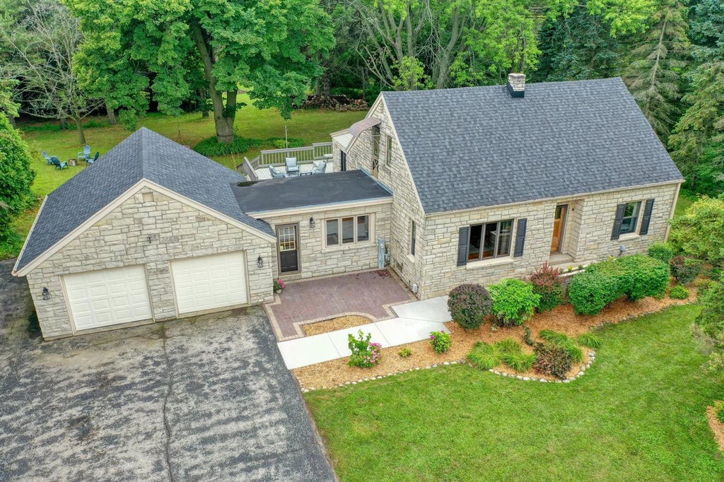 Photo of 1863 Washington STREET, Grafton, WI 53024 (MLS # 1976397)