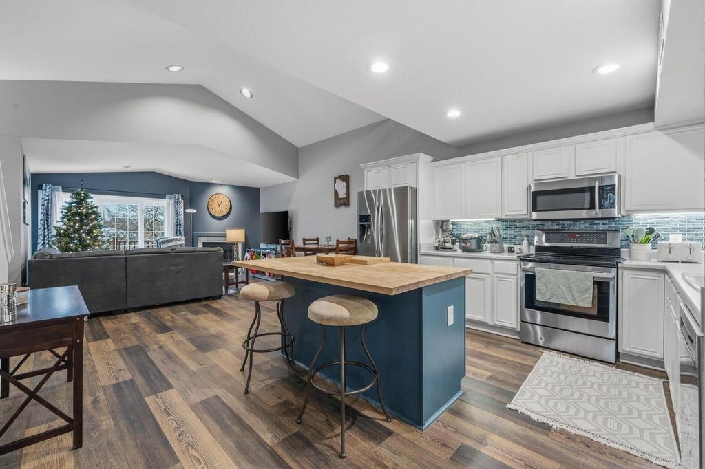 Photo of N16W26593 Tall Reeds LANE #E, Pewaukee, WI 53072 (MLS # 1945825)