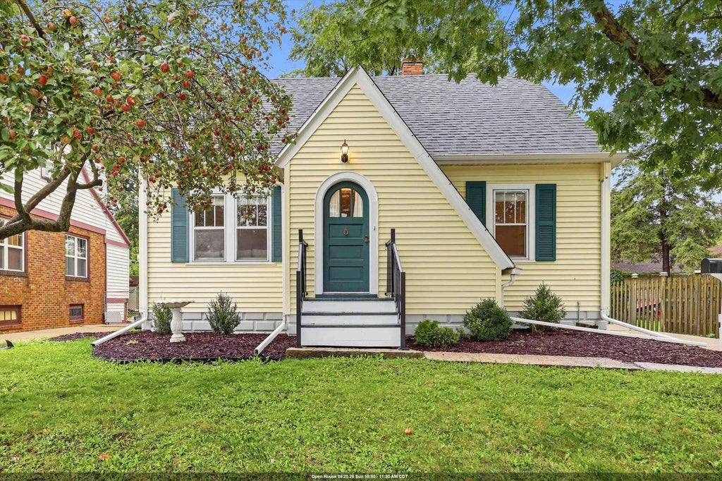 Photo of 310 Gray STREET, Green Bay, WI 54303 (MLS # 50332878)