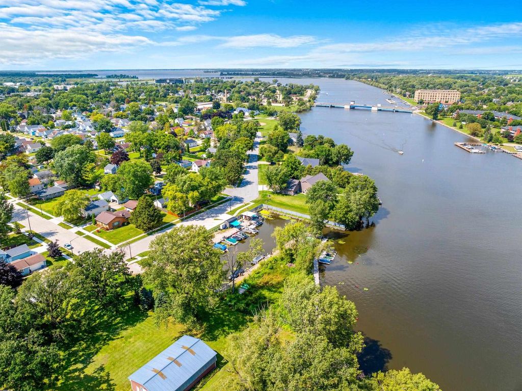 Photo of 1000 Bauman STREET, Oshkosh, WI 54901 (MLS # 2008514)