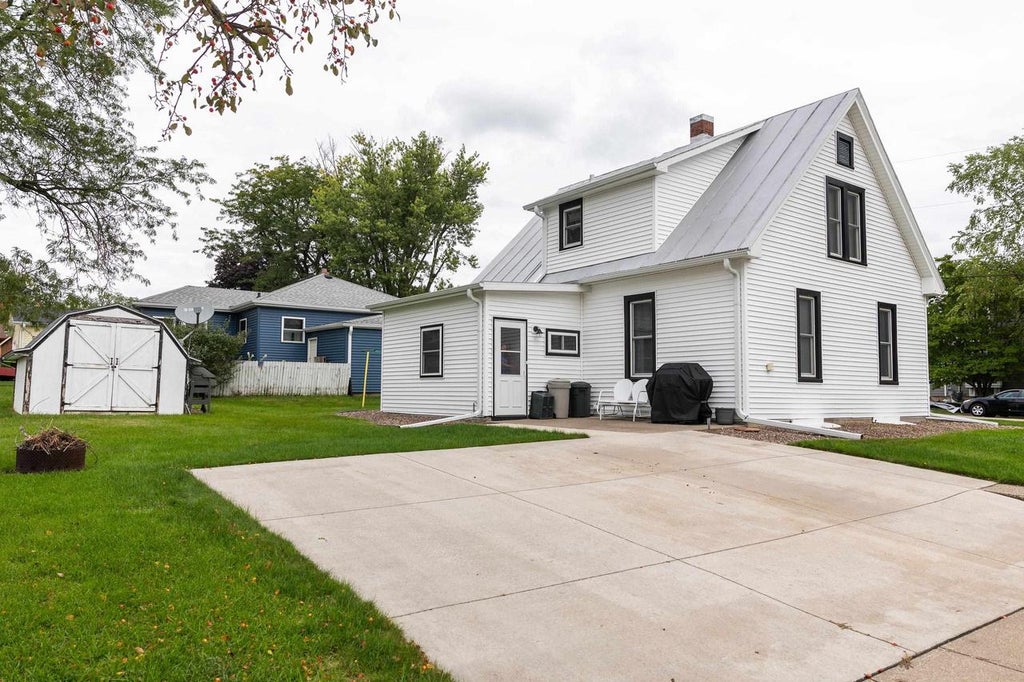 Photo of 910 N Court STREET, Platteville, WI 53818 (MLS # 2033239)