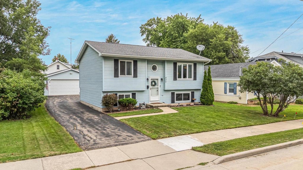 Photo of 830 Osborn AVENUE, Oshkosh, WI 54902 (MLS # 50331344)