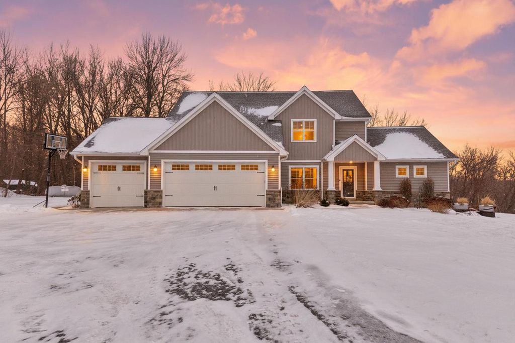 Photo of 4982 Potters CROSSING, Pulaski, WI 54162 (MLS # 50320363)
