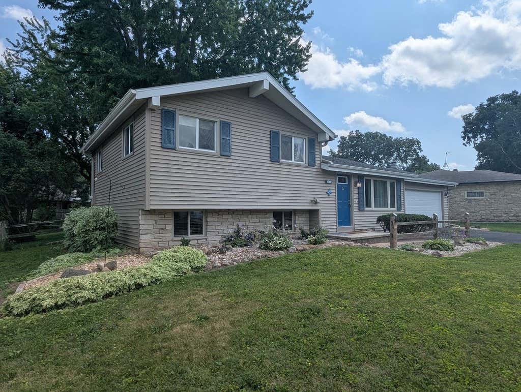 Photo of 1640 S Westhaven DRIVE, Oshkosh, WI 54904 (MLS # 50330630)