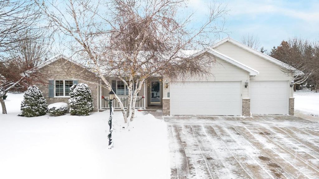 Photo of W6063 Strawflower DRIVE, Appleton, WI 54915 (MLS # 50318884)
