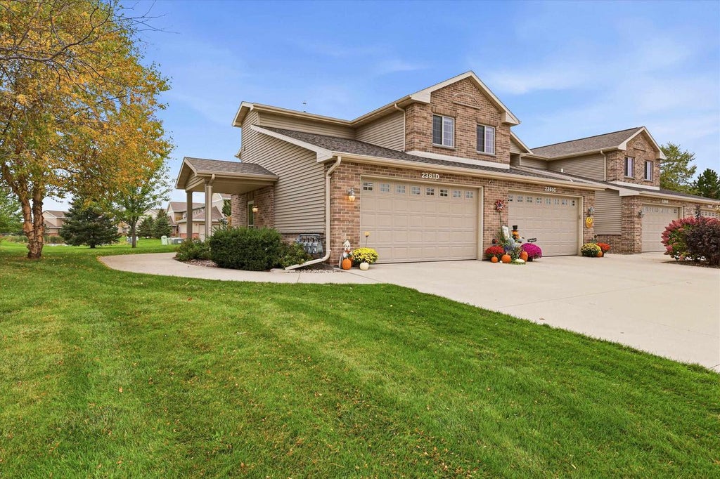 Photo of 2361 E Plank CIRCLE, Appleton, WI 54915 (MLS # 50334544)