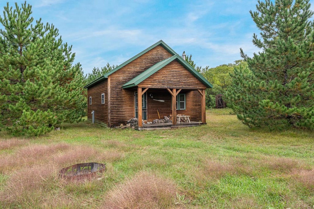Photo of 1055 8th AVENUE, Hancock, WI 54943 (MLS # 50332801)