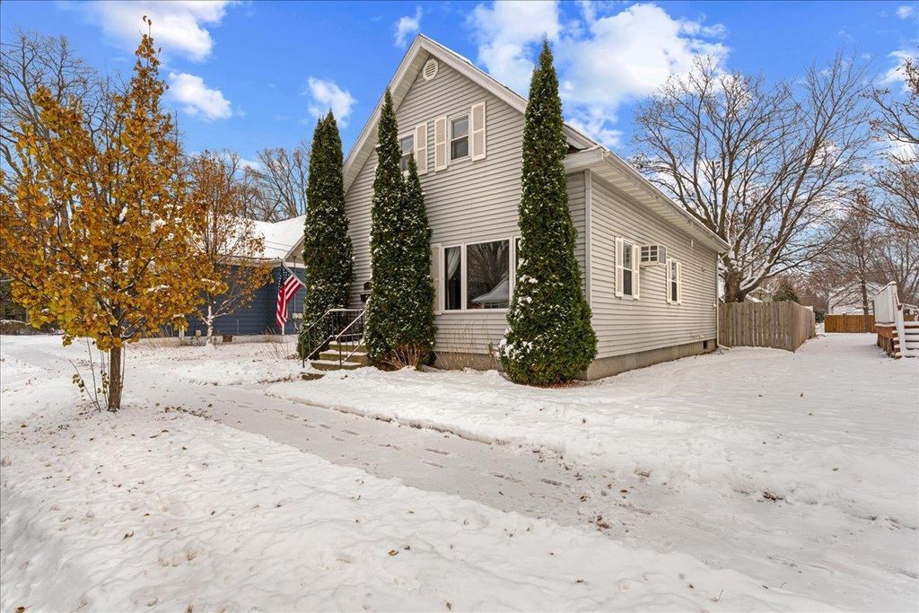 Photo of 1132 Berner STREET, Green Bay, WI 54302 (MLS # 50318827)