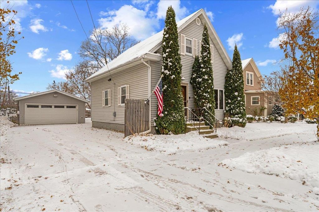 Photo of 1132 Berner STREET, Green Bay, WI 54302 (MLS # 50318827)