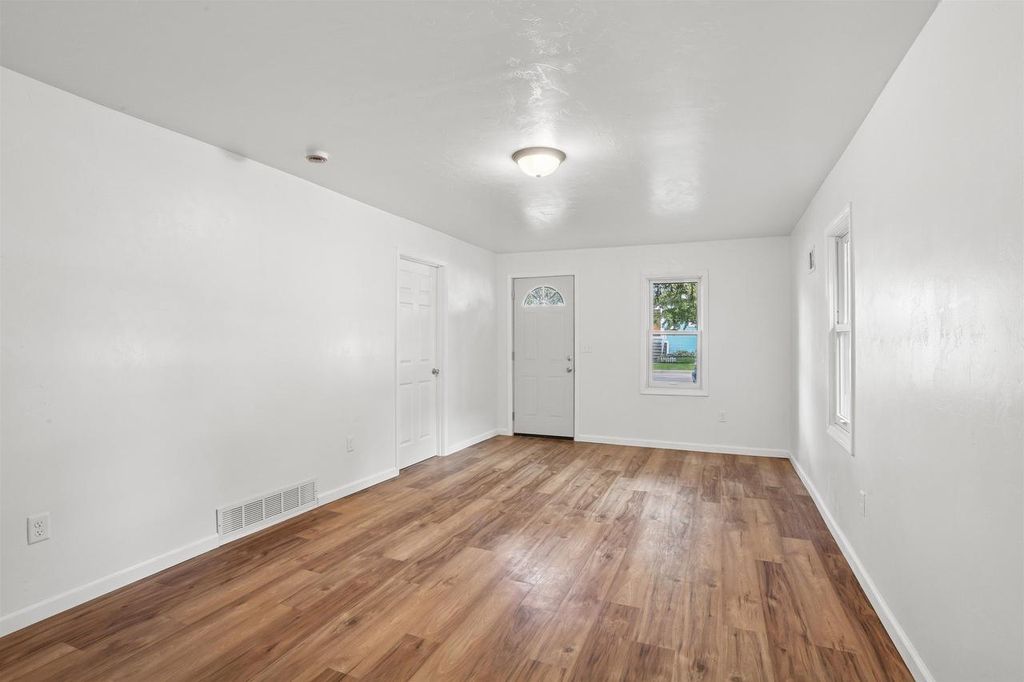 Photo of 933 Lark STREET, Oshkosh, WI 54902 (MLS # 50314804)