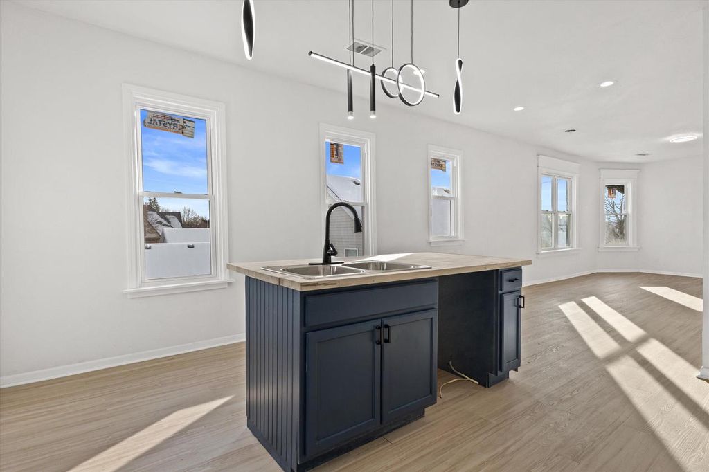 Photo of 2622 W Vine STREET #2624, Milwaukee, WI 53205 (MLS # 1945144)