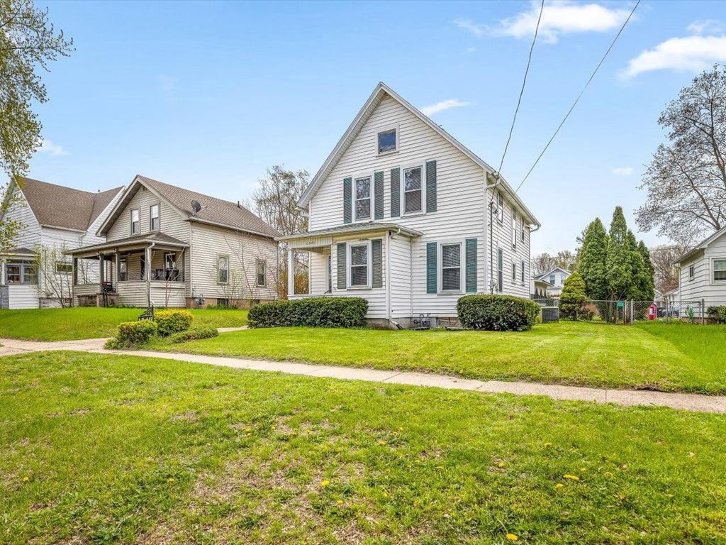 Photo of 1546 W Grand AVENUE, Beloit, WI 53511 (MLS # 2021449)