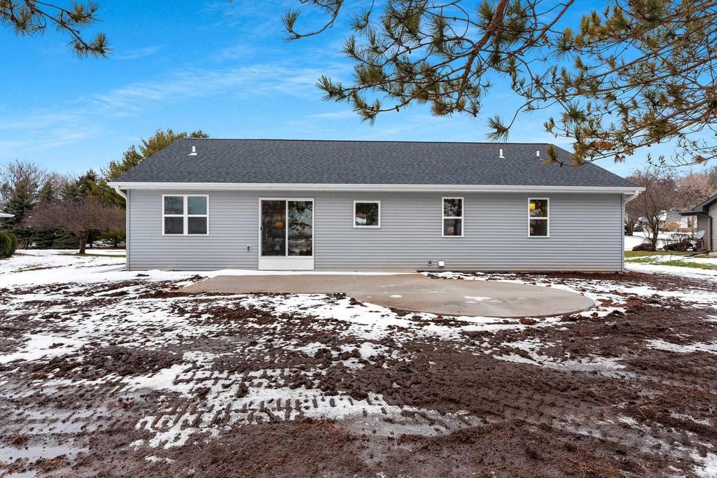 Photo of 8350 Pheasant Run TRAIL, Larsen, WI 54947 (MLS # 50319862)