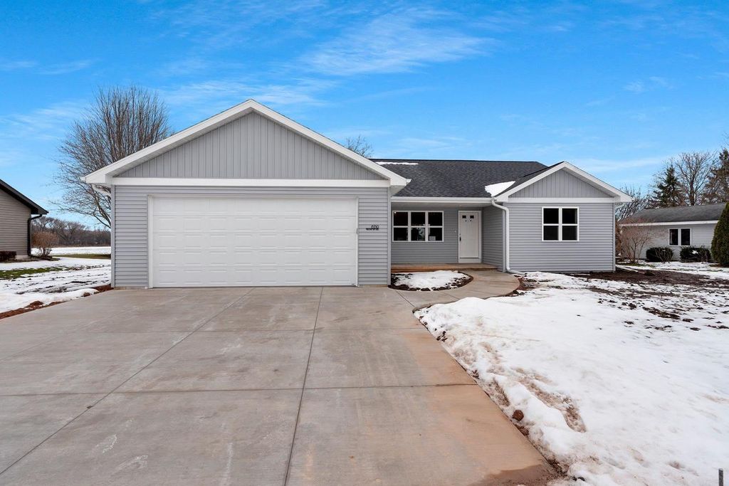 Photo of 8350 Pheasant Run TRAIL, Larsen, WI 54947 (MLS # 50319862)