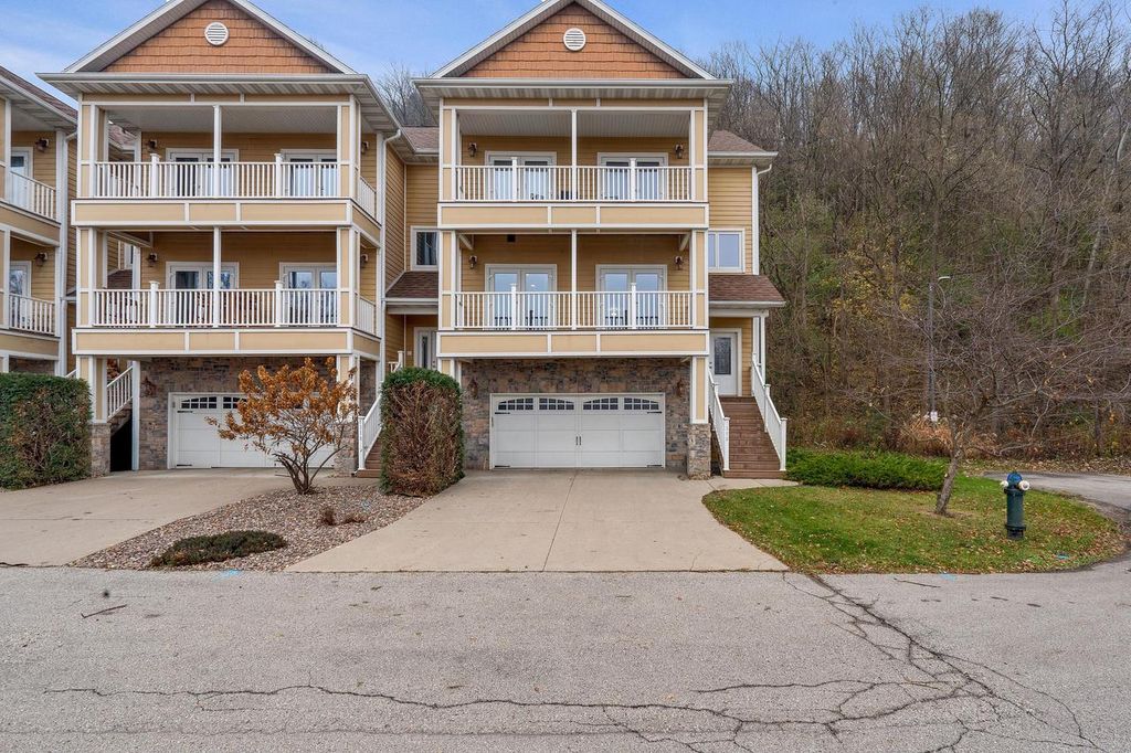 Photo of 1308 Sunset COURT, La Crosse, WI 54601 (MLS # 1954617)