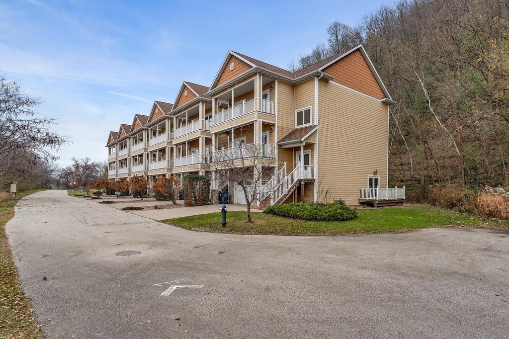 Photo of 1308 Sunset COURT, La Crosse, WI 54601 (MLS # 1954617)