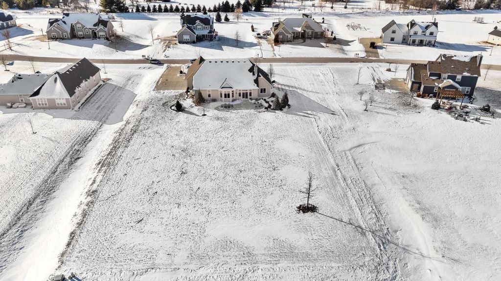 Photo of W278N8854 Twin Pine CIRCLE, Hartland, WI 53029 (MLS # 2019065)