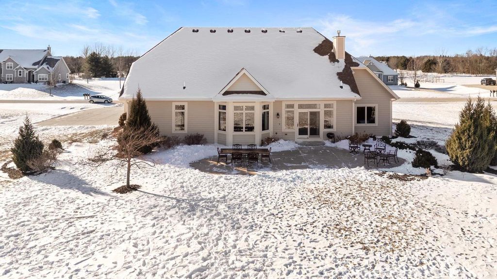 Photo of W278N8854 Twin Pine CIRCLE, Hartland, WI 53029 (MLS # 2019065)