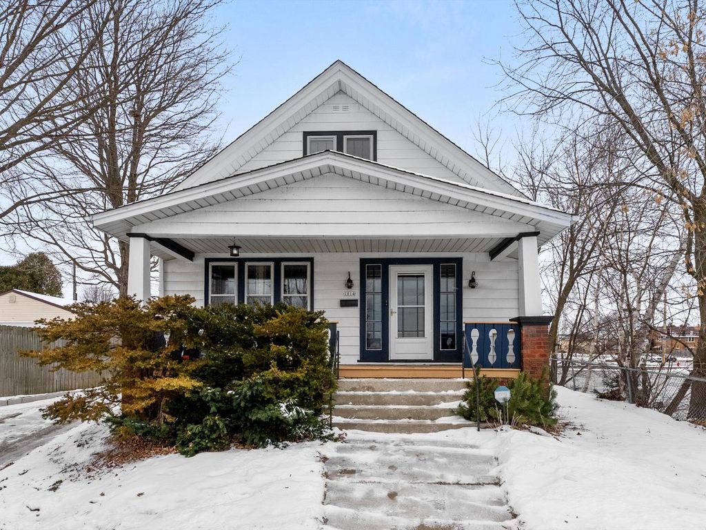 Photo of 1014 S 20th STREET, Manitowoc, WI 54220 (MLS # 1948675)