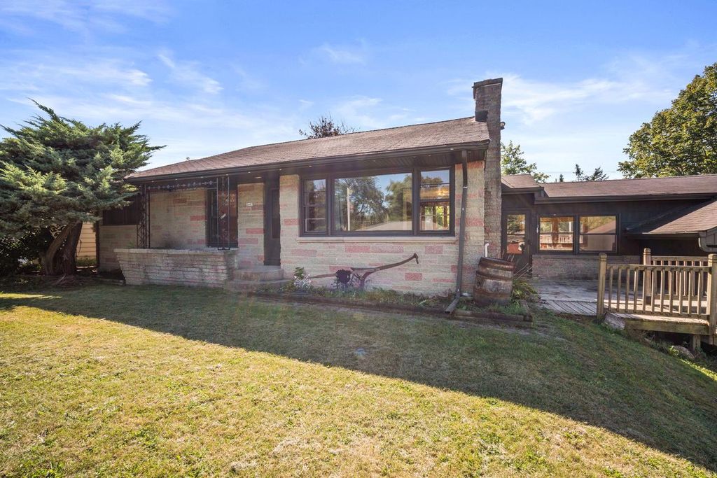 Photo of 2403 W Alvina AVENUE, Milwaukee, WI 53221 (MLS # 1937501)