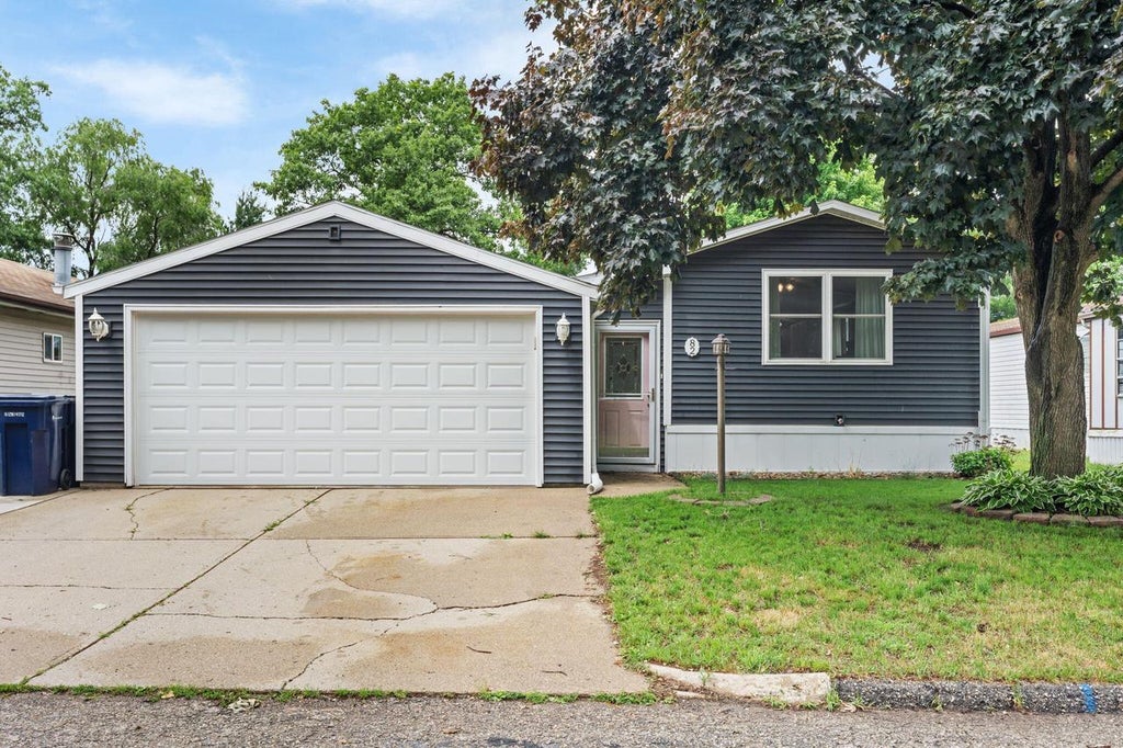 Photo of 82 Falling Creek CIRCLE, Janesville, WI 53548 (MLS # 1967256)