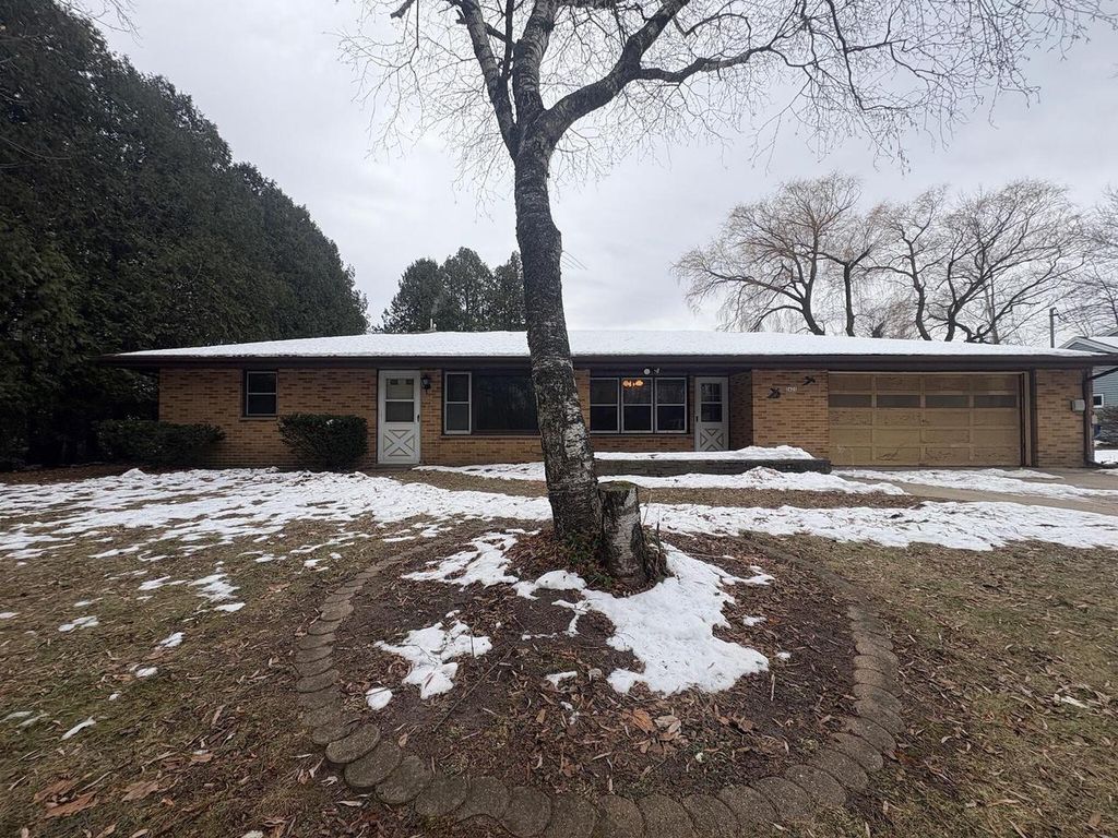 Photo of 2421 Wallace Lake ROAD, West Bend, WI 53090 (MLS # 1945933)