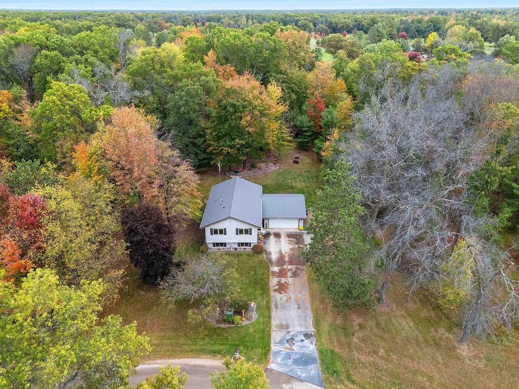 Photo of W5828 N Oak Park CIRCLE, Shawano, WI 54166 (MLS # 50316649)