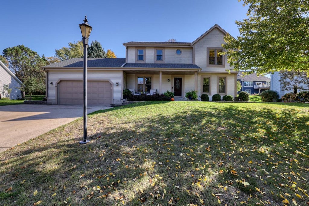 Photo of 444 Cheshire LANE, Pewaukee, WI 53072 (MLS # 1984518)
