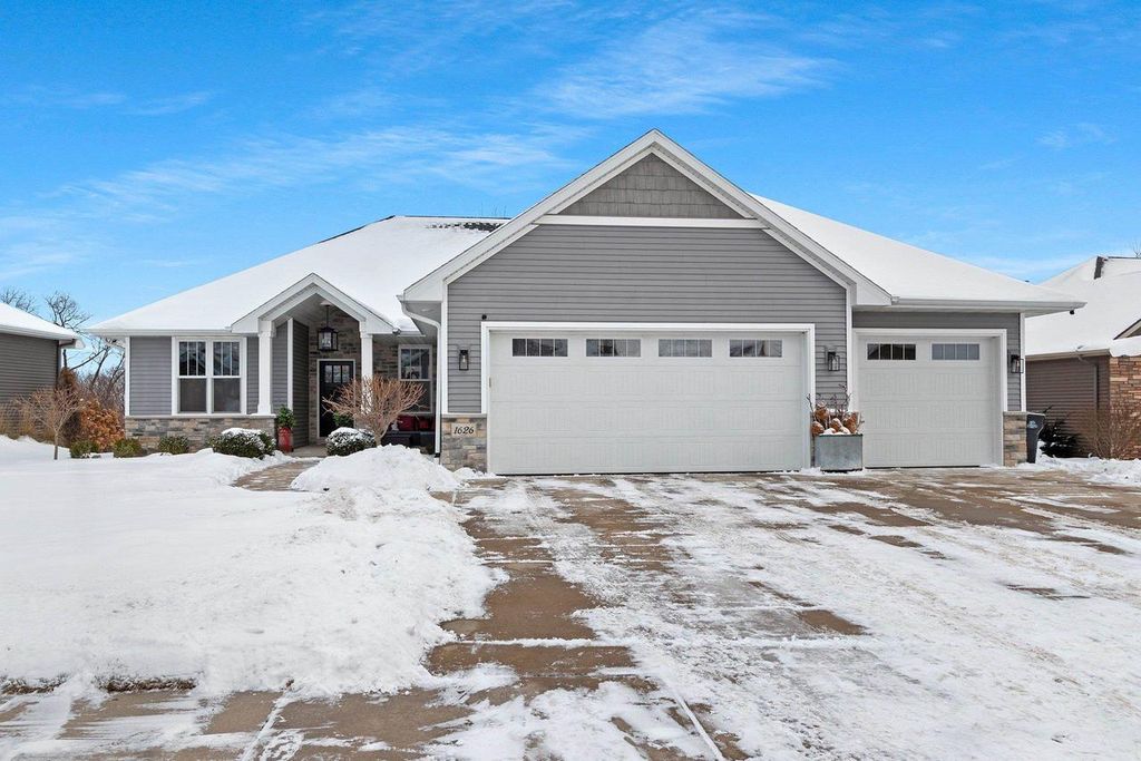 Photo of 1626 Steiner LANE, Green Bay, WI 54303 (MLS # 50319699)