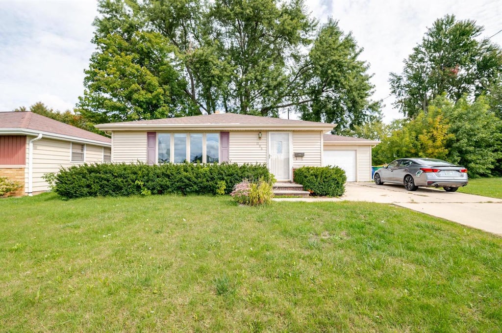 Photo of 1106 St Agnes DRIVE, Green Bay, WI 54304 (MLS # 50333090)
