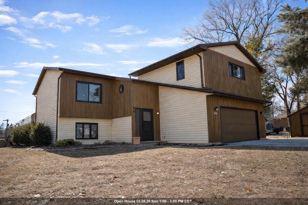 Photo of W6127 Colonial DRIVE, Appleton, WI 54914 (MLS # 50321843)