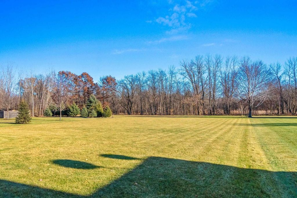 Photo of 658 Black Earth DRIVE, De Pere, WI 54115 (MLS # 50319072)