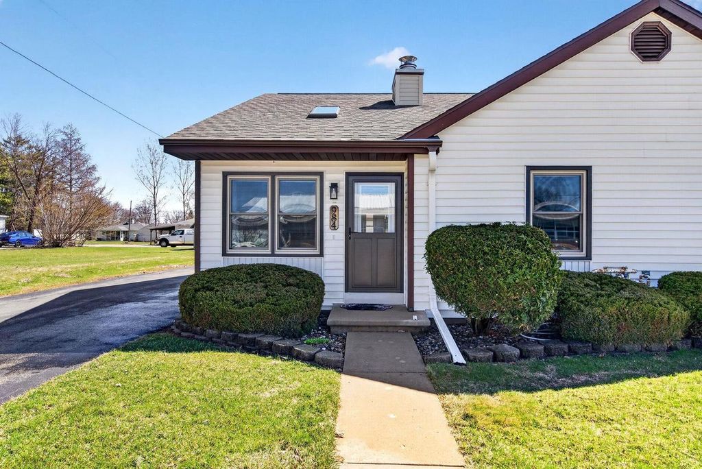 Photo of 984 Tullar ROAD #17, Neenah, WI 54956 (MLS # 50323659)