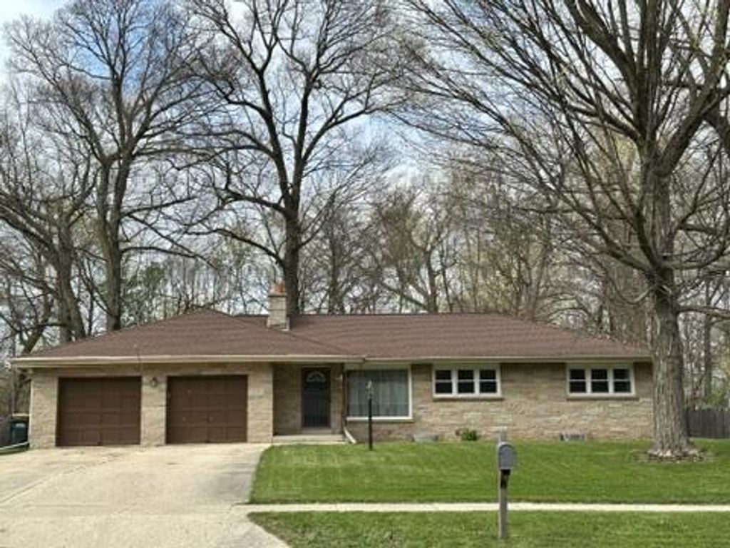 Photo of 264 Vine STREET, West Bend, WI 53095 (MLS # 1959820)