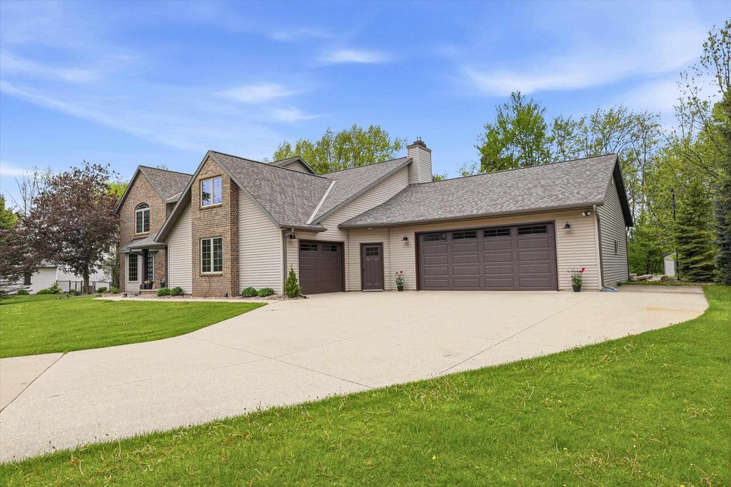 Photo of 3296 Pioneer DRIVE, Green Bay, WI 54313 (MLS # 50326547)