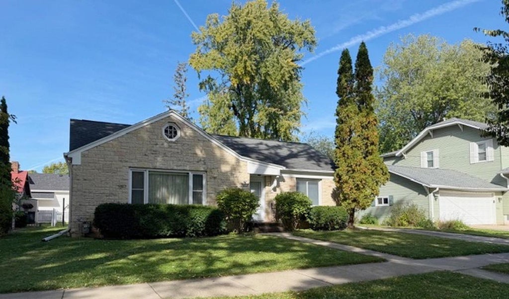 Photo of 1036 S Roosevelt STREET, Green Bay, WI 54301 (MLS # 50334115)