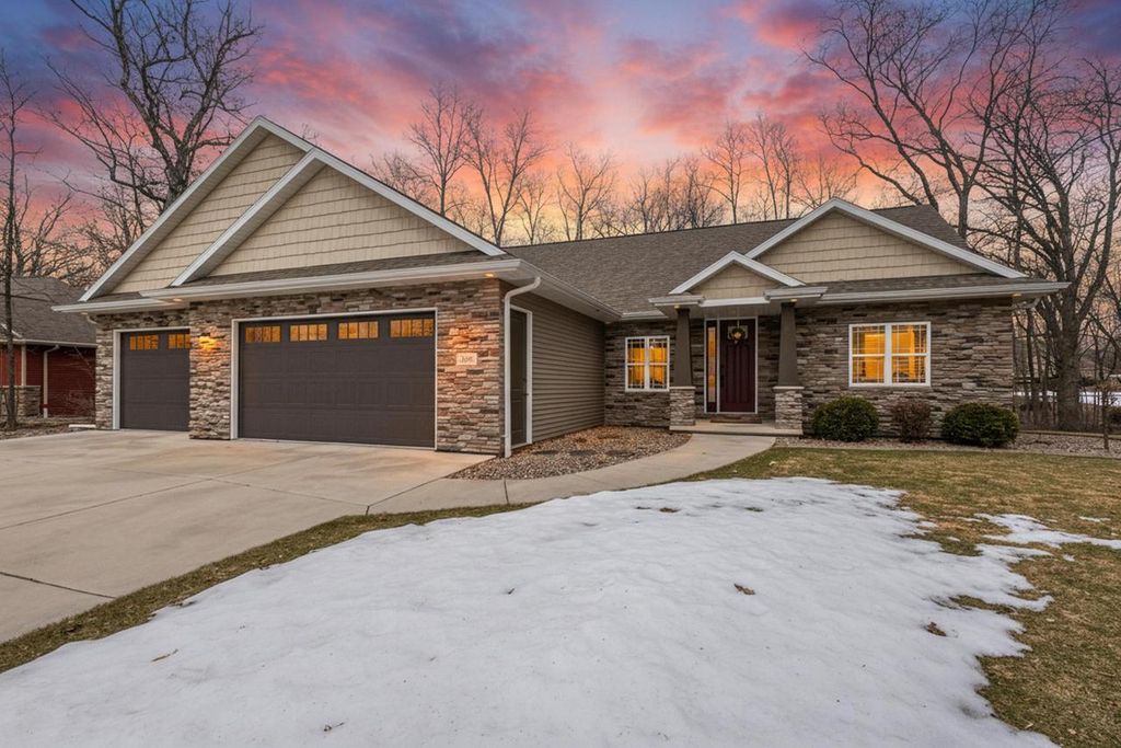 Photo of 2960 Bally Bunion LANE, Green Bay, WI 54311 (MLS # 50324046)