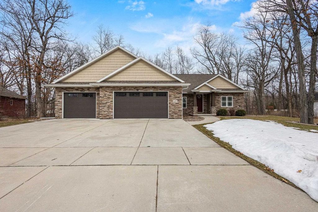 Photo of 2960 Bally Bunion LANE, Green Bay, WI 54311 (MLS # 50324046)