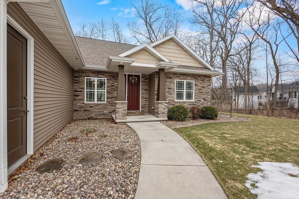 Photo of 2960 Bally Bunion LANE, Green Bay, WI 54311 (MLS # 50324046)