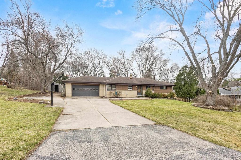 Photo of 15945 Smith DRIVE, Brookfield, WI 53005 (MLS # 50322879)