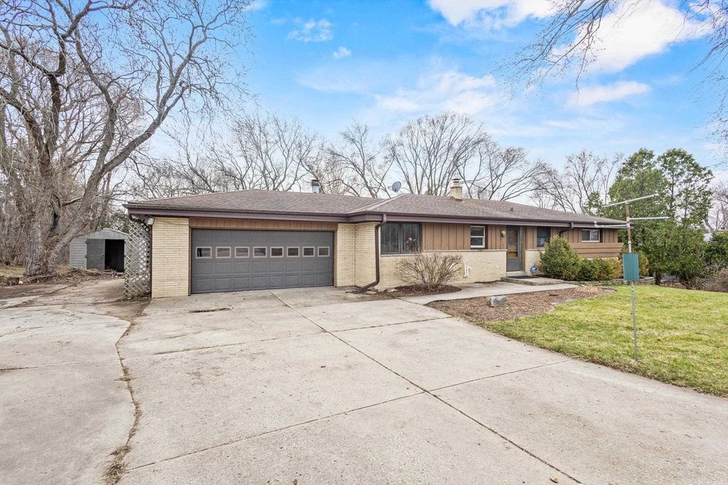 Photo of 15945 Smith DRIVE, Brookfield, WI 53005 (MLS # 50322879)