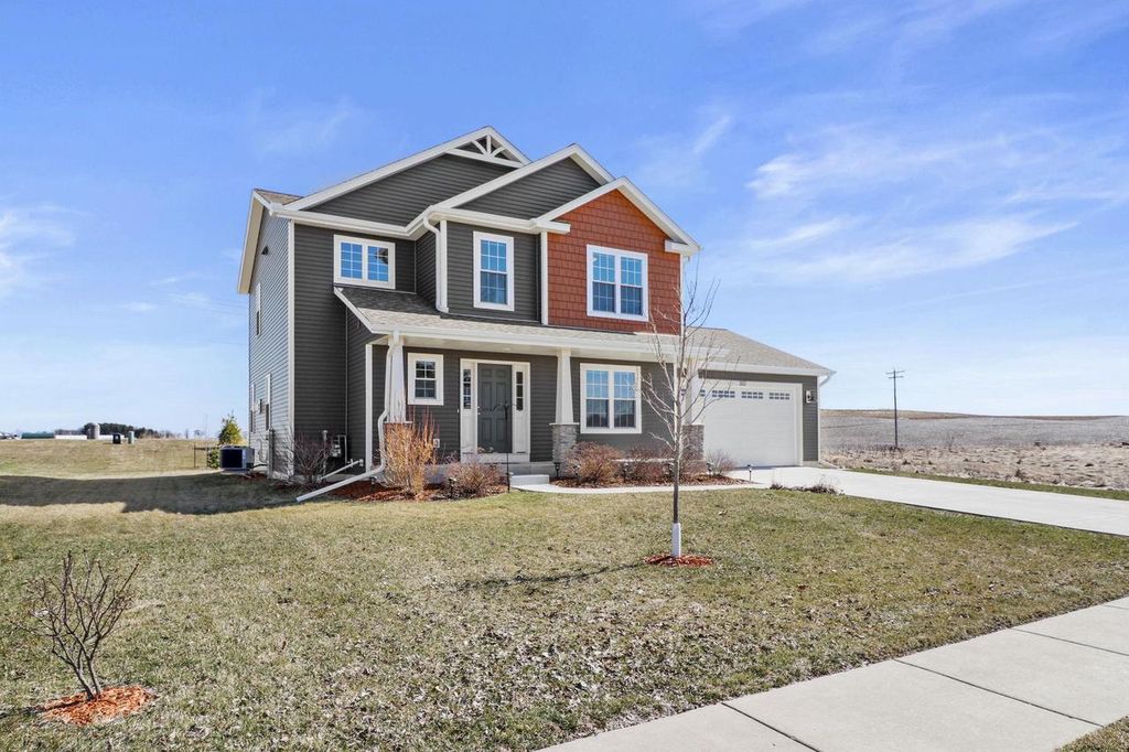 Photo of 302 Autumn Crest LANE, Lake Mills, WI 53551 (MLS # 2019185)